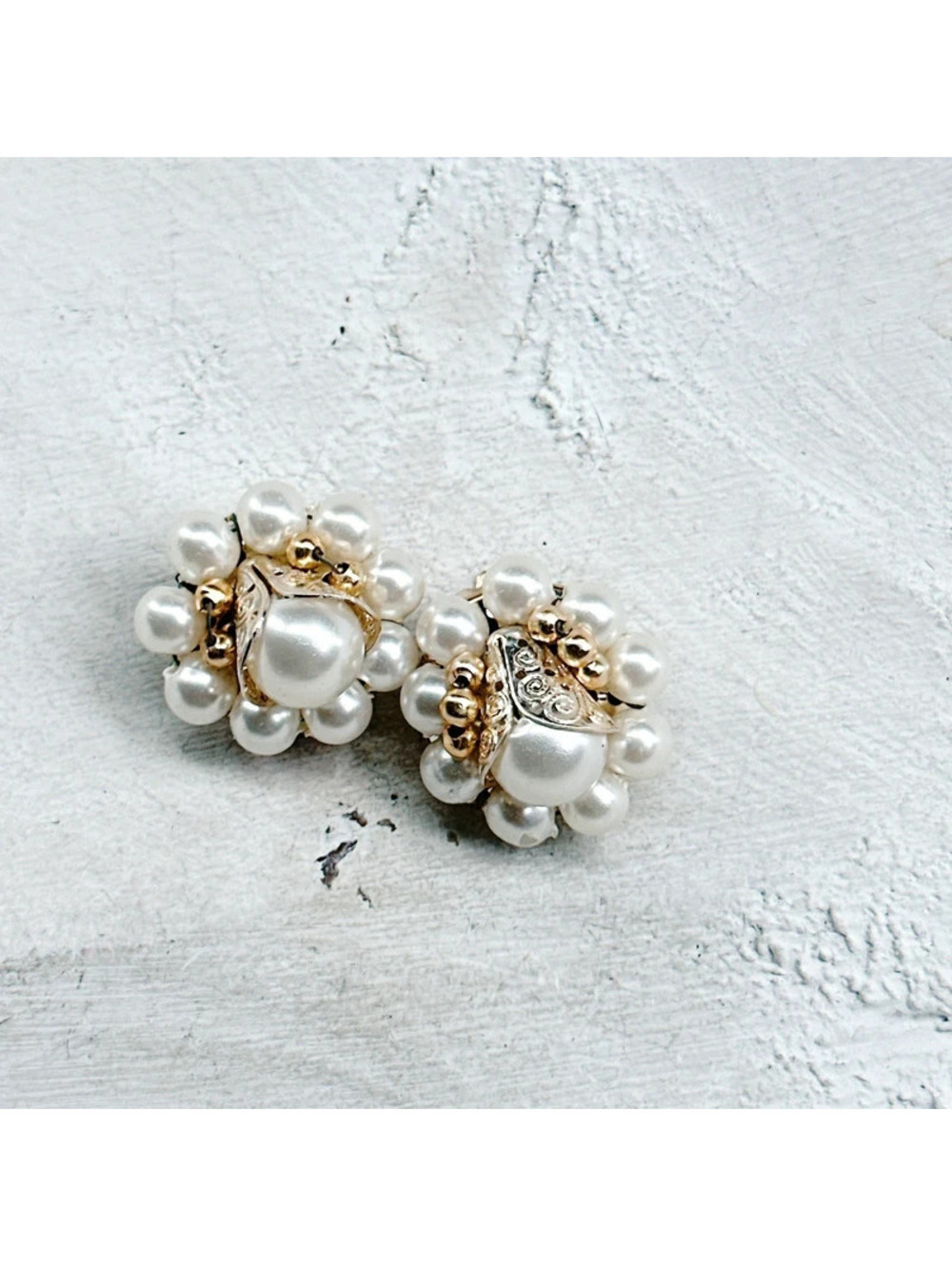 2549mc. White Hong Kong Faux Pearl Clip ONS